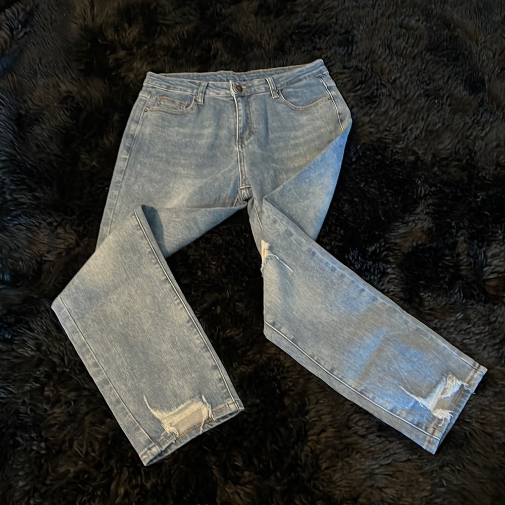 NWOT distressed jeans
